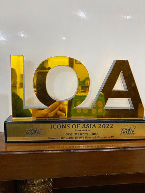 Icons of Asia 2022 trophy presented to Skin Masters Clinic